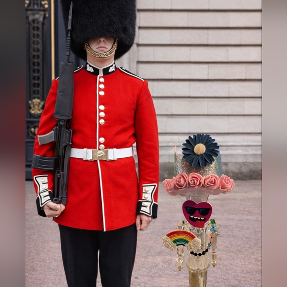 Vic is LIVE 🫏🌈💥🍾😬 - Picture 4 of 6